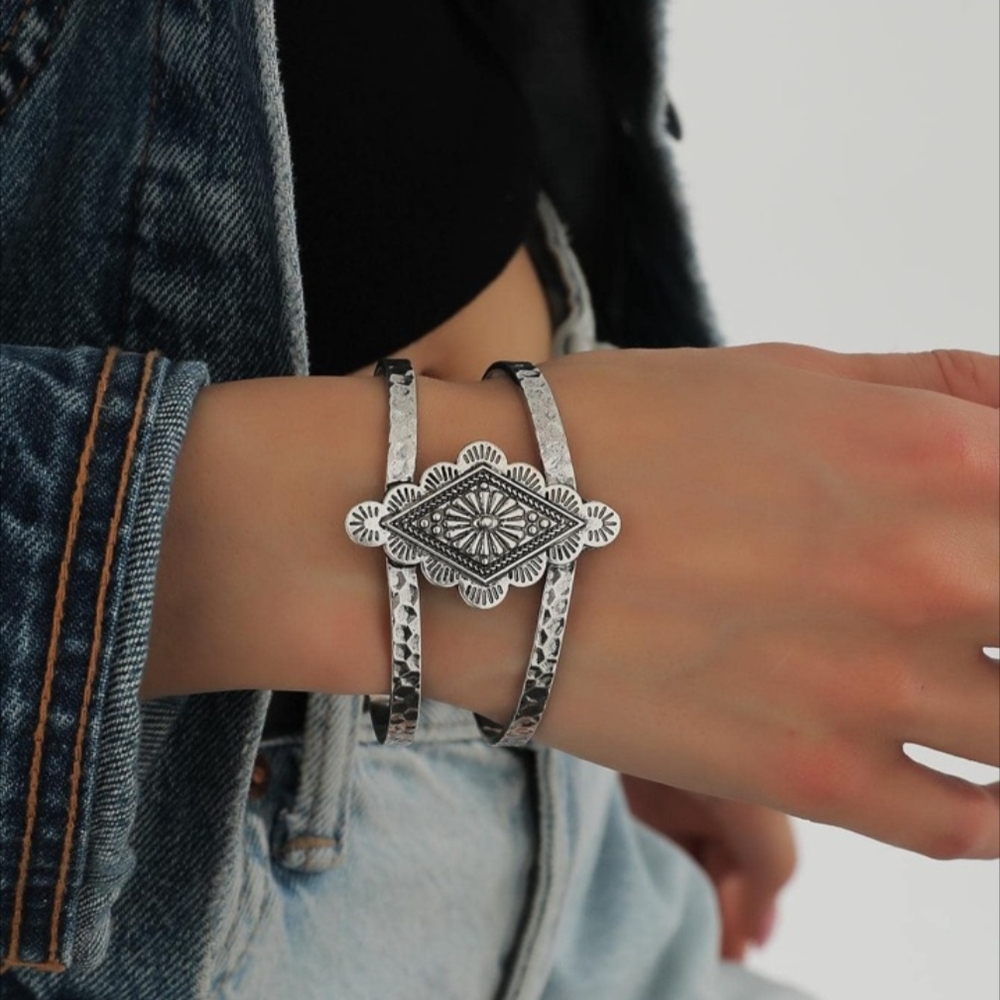 🎀$5 Boho Western Style Bracelets - Picture 6 of 14